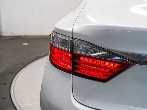Used 2013 Lexus ES 350 w/ Premium Pkg FWD image 11