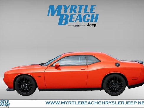 Used 2016 Dodge Challenger R/T w/ Driver Convenience Group image 3