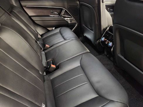 Used 2025 Land Rover Range Rover SE AWD/4WD image 29
