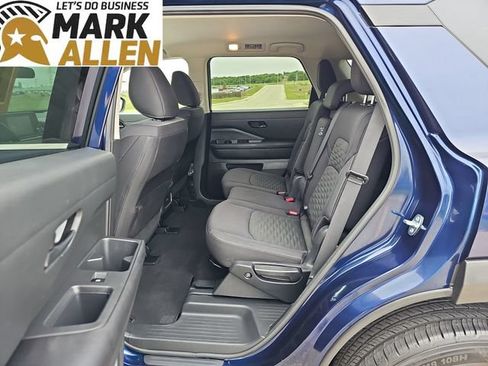 Used 2025 Nissan Pathfinder SV FWD image 24