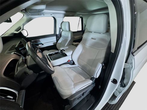 Used 2025 Ford Expedition Max Platinum w/ Platinum Ultimate Package AWD/4WD image 2