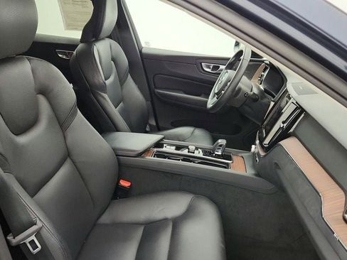 Used 2024 Volvo XC60 B5 Plus w/ Climate Package image 24