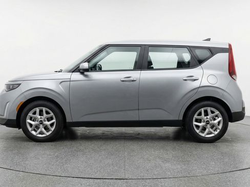 Used 2025 Kia Soul LX w/ LX Technology Package image 5