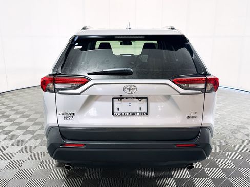 Used 2025 Toyota RAV4 LE AWD/4WD image 4