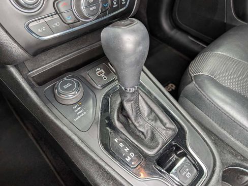 Used 2019 Jeep Cherokee Limited image 30