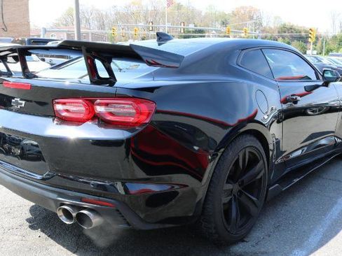 Used 2021 Chevrolet Camaro LT RWD image 7
