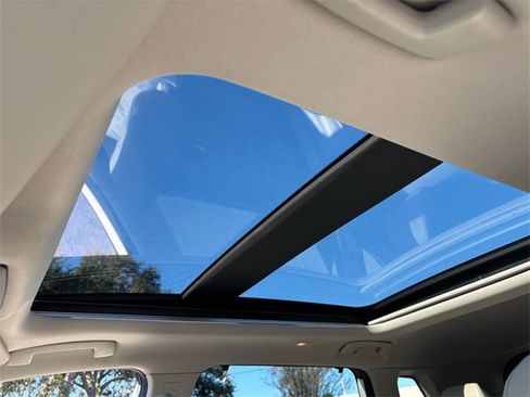 Used 2021 Nissan Rogue SL image 12