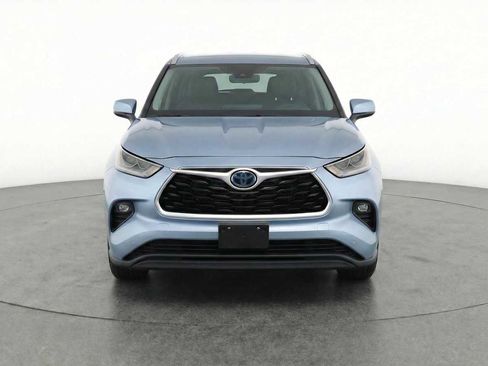 Used 2021 Toyota Highlander XLE image 2