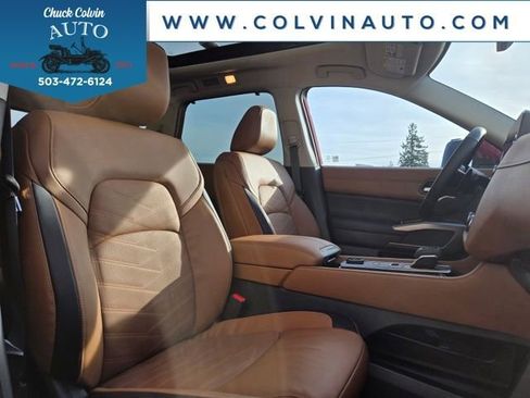 New 2025 Nissan Pathfinder Platinum w/ Black Appearance Package image 30