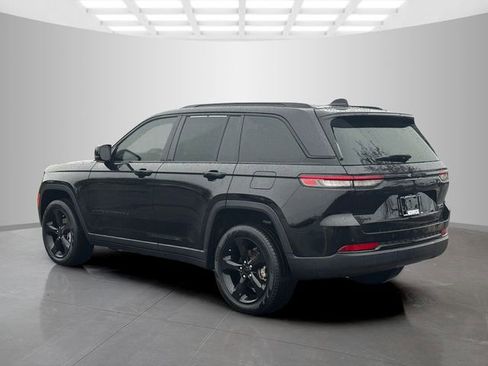 Certified 2025 Jeep Grand Cherokee Limited w/ Black Appearance Package image 5