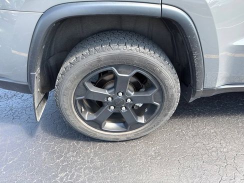 Used 2021 Jeep Grand Cherokee Freedom Edition AWD/4WD image 9