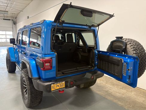 Used 2024 Jeep Wrangler Unlimited Rubicon AWD/4WD image 4