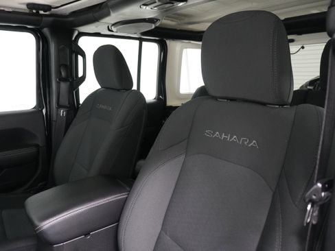 Used 2022 Jeep Wrangler Unlimited Sahara AWD/4WD image 13
