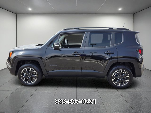 Used 2023 Jeep Renegade Latitude AWD/4WD image 2