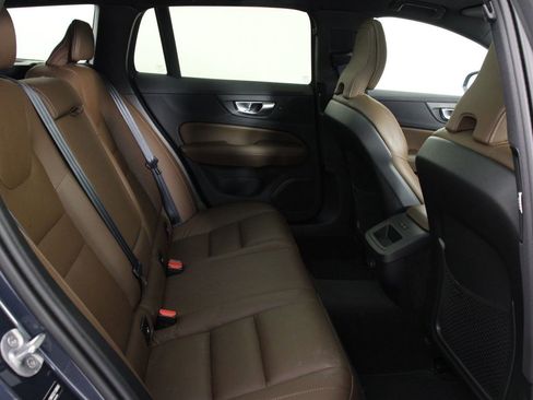 Used 2025 Volvo V60 B5 Cross Country Plus AWD/4WD image 30