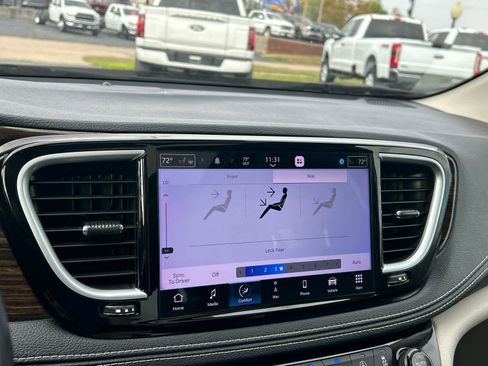 Used 2022 Chrysler Pacifica Limited image 49