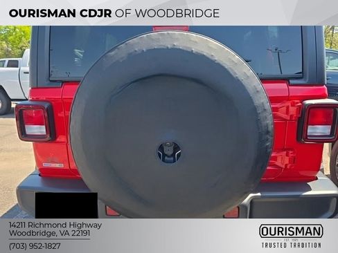 Used 2022 Jeep Wrangler Unlimited Sahara w/ Cold Weather Group image 9