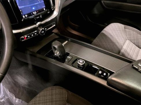 Certified 2023 Volvo XC60 B5 Core image 16