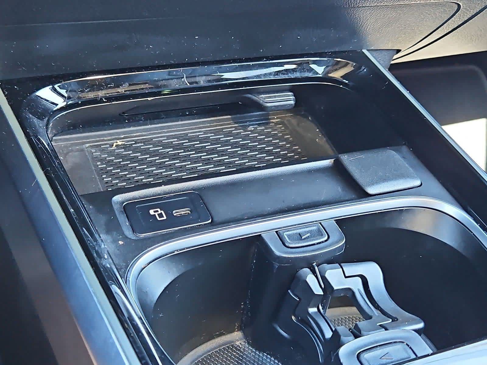 Used 2022 Mercedes-Benz EQB 300 4MATIC image 32
