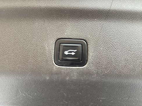 Used 2022 GMC Yukon SLT w/ SLT Premium Package RWD image 38