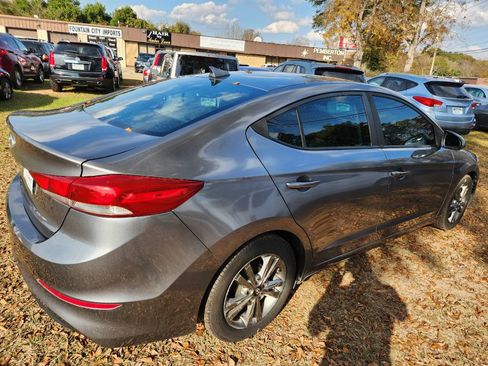 Used 2017 Hyundai Elantra SE w/ SE A/T Tech Package 03 image 3
