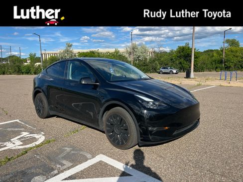 Used 2023 Tesla Model Y AWD image 1