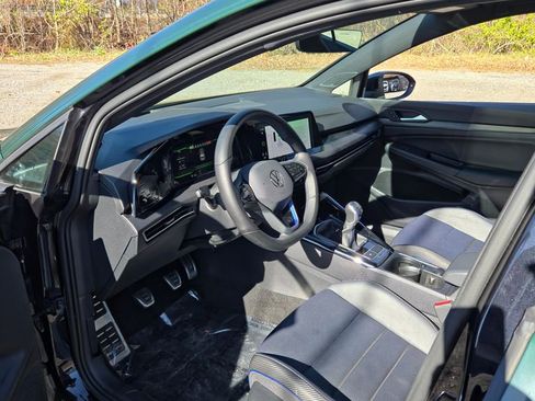 Used 2024 Volkswagen Golf R image 18