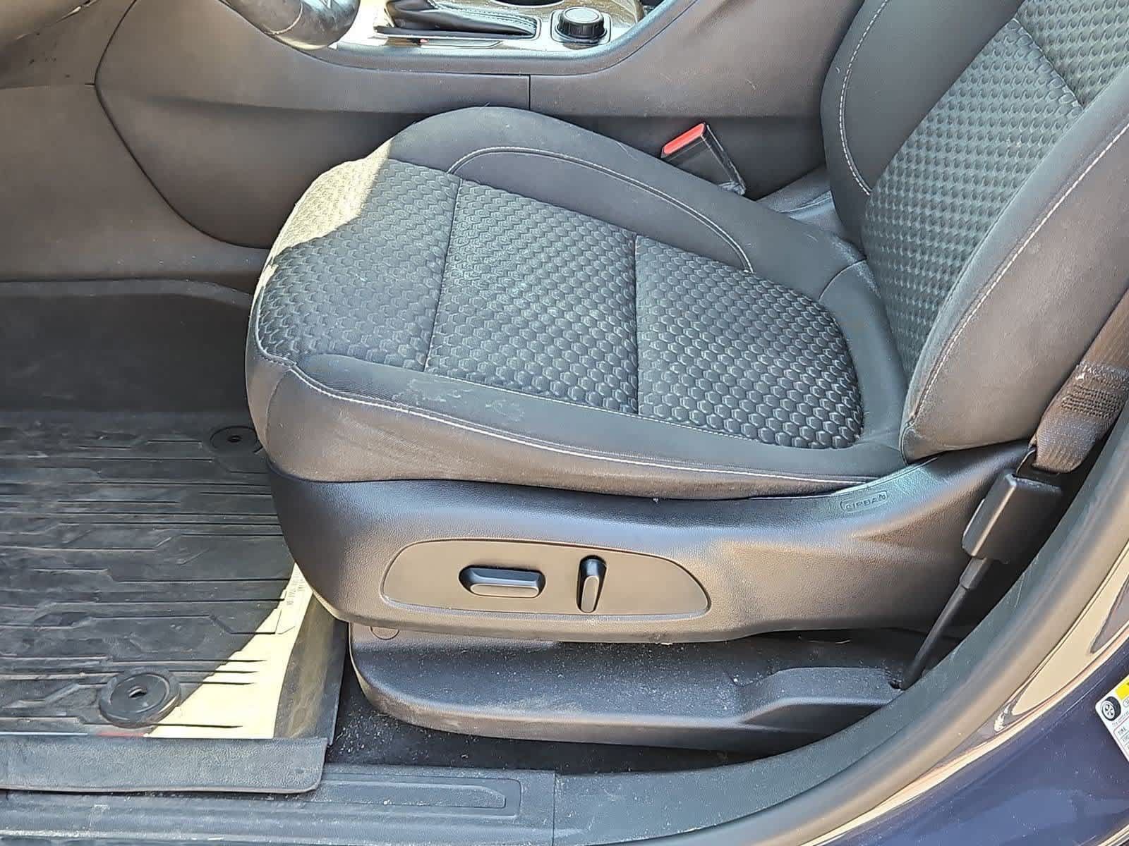 Used 2018 GMC Acadia SLE w/ Driver Alert Package I FWD image 16