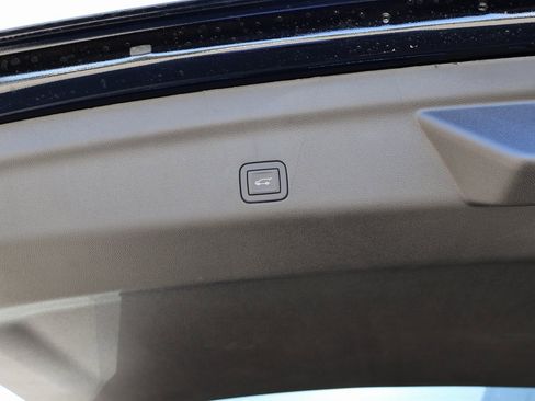 New 2025 Chevrolet Suburban Premier image 37