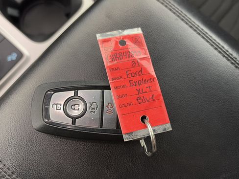Used 2021 Ford Explorer XLT image 14