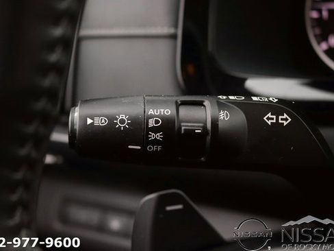 Used 2022 Nissan Pathfinder SL image 24