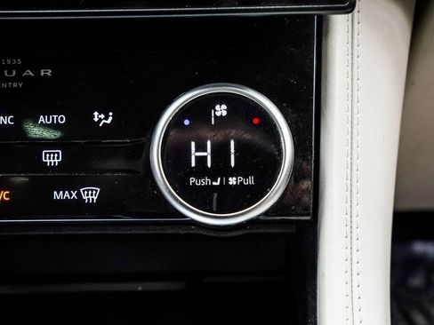 Used 2021 Jaguar F-PACE SVR image 22