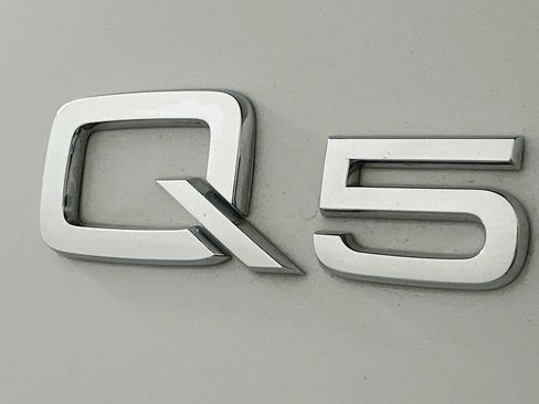 Used 2023 Audi Q5 e Premium Plus w/ Premium Plus Package image 10