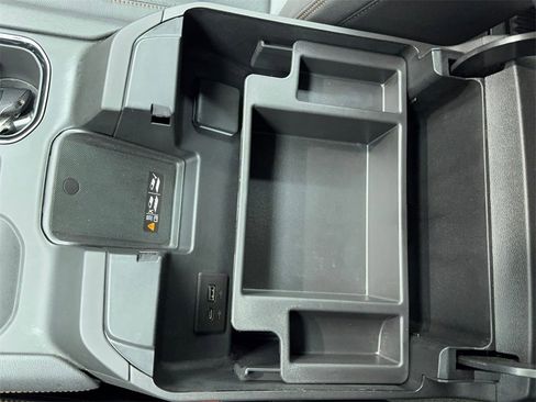 Used 2025 GMC Sierra 1500 AT4 image 34