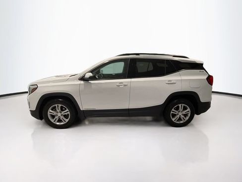 Used 2018 GMC Terrain SLE w/ Driver Convenience Package FWD image 4