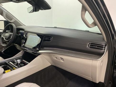 Certified 2024 Jeep Wagoneer L Series III w/ Premium Group I AWD/4WD image 28