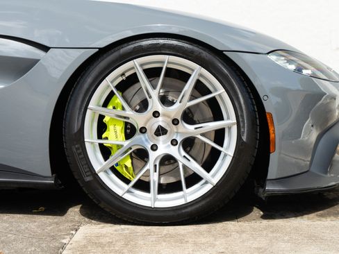 Used 2020 Aston Martin V8 Vantage Coupe RWD image 31