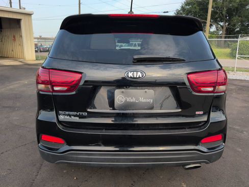 Used 2019 Kia Sorento FWD image 4