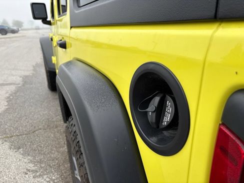 Used 2024 Jeep Wrangler Unlimited Sport AWD/4WD image 9