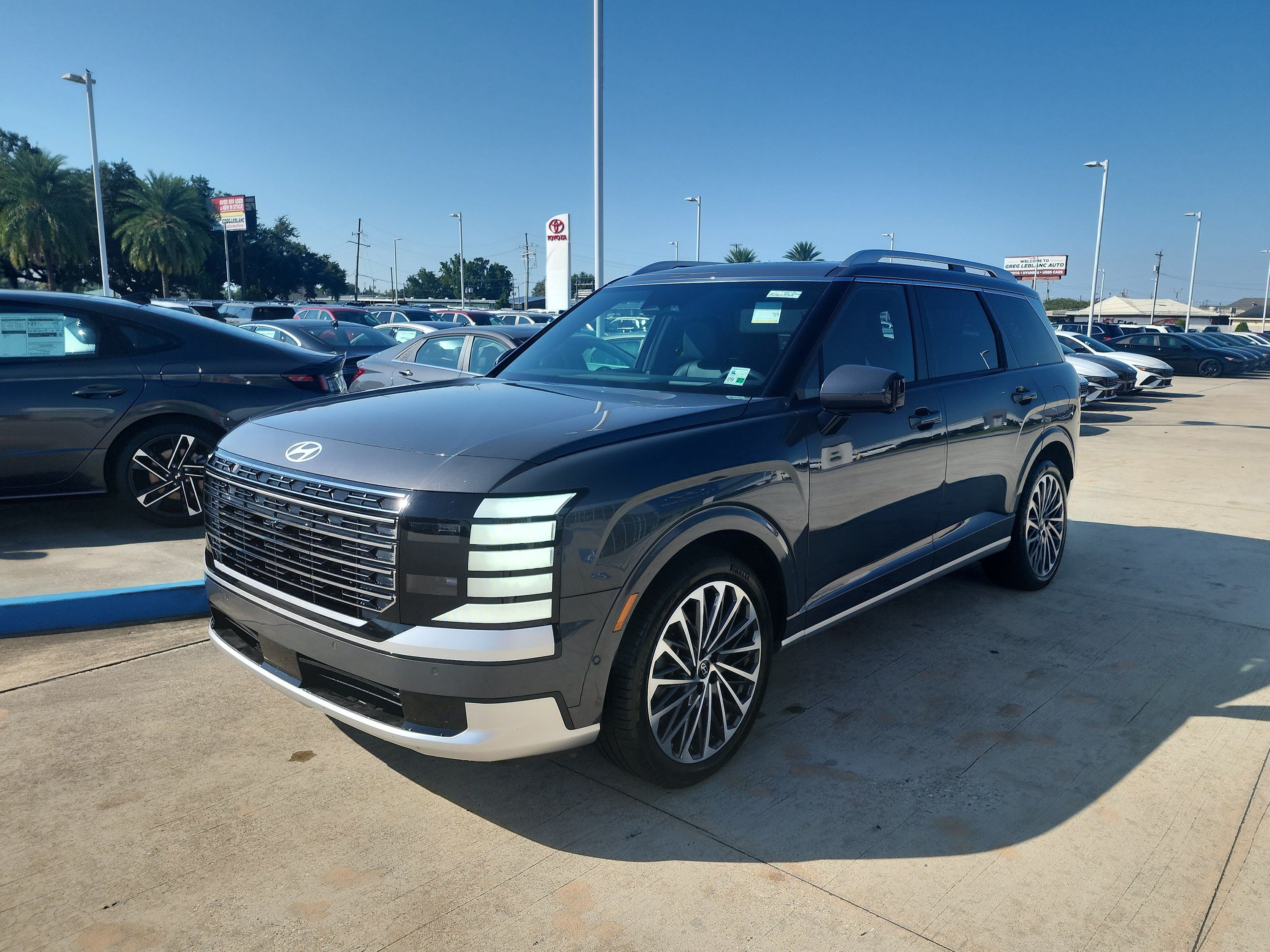 Used 2026 Hyundai Palisade Calligraphy FWD image 3