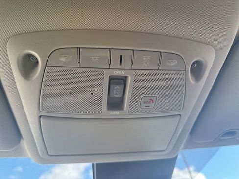 Used 2018 Nissan Rogue SL w/ Premium Package image 28