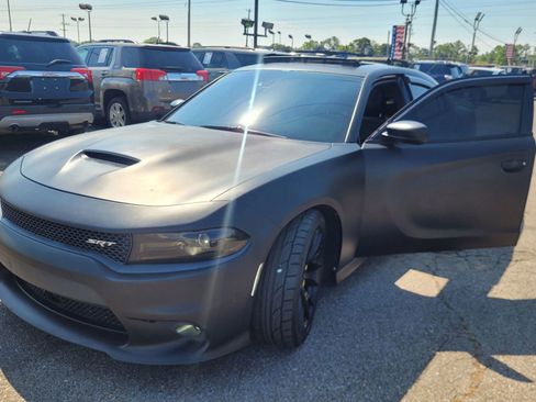 Used 2017 Dodge Charger SRT w/ Harman/Kardon Audio Group image 25