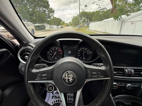 Used 2017 Alfa Romeo Giulia RWD image 8