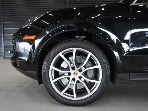 Certified 2023 Porsche Cayenne S AWD/4WD image 29