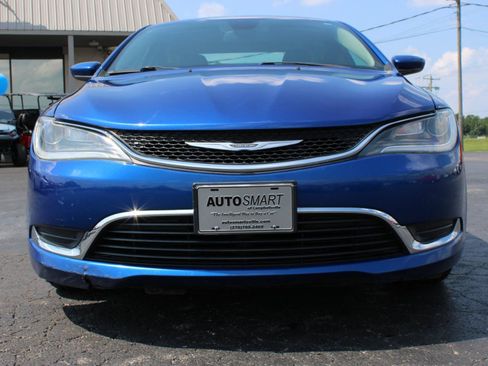 Used 2016 Chrysler 200 Limited FWD image 2