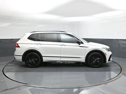 Used 2023 Volkswagen Tiguan SE R-Line FWD image 15