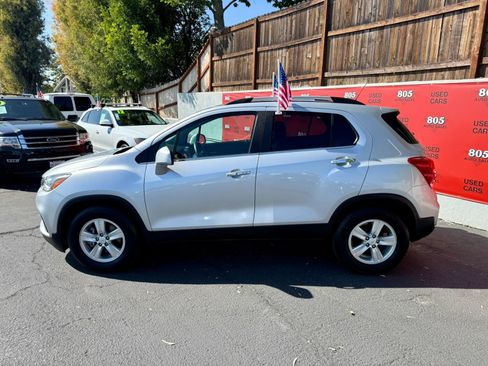 Used 2017 Chevrolet Trax LT w/ LT Convenience Package FWD image 8