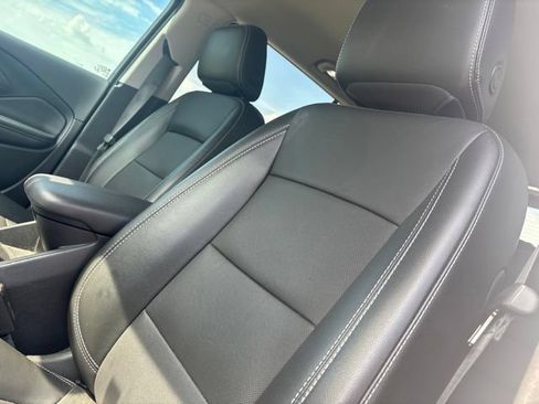 Used 2022 GMC Terrain SLT w/ Infotainment Package II FWD image 8