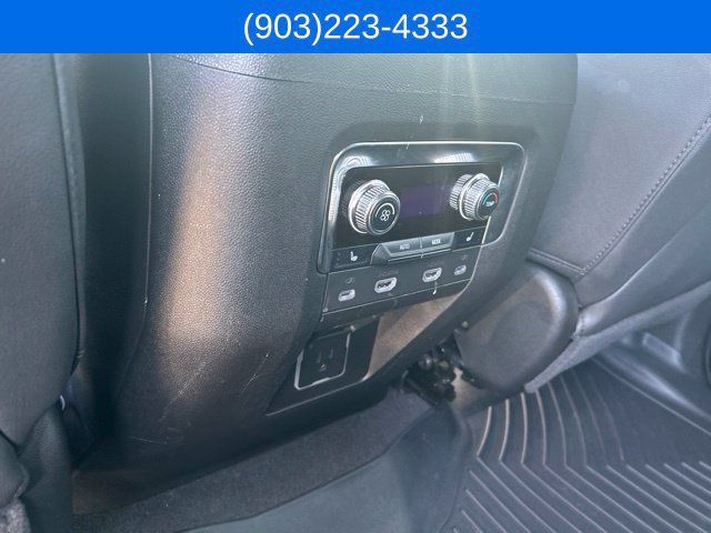 Used 2024 GMC Yukon AT4 w/ Technology Package AWD/4WD image 31