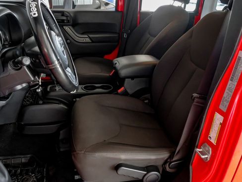 Used 2017 Jeep Wrangler Unlimited Sport w/ Connectivity Group image 28